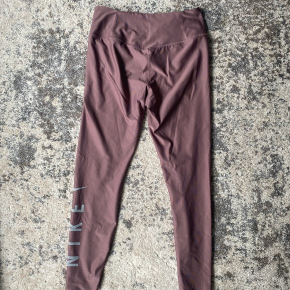 Nike Dri-Fit Women’s Leggings - Picture 4 of 5